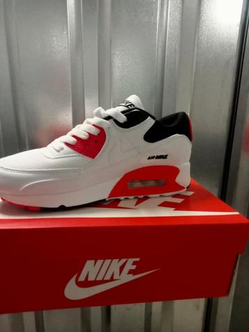 Laatste Nikes, laatste maten!! beschikbaar voor biedingen