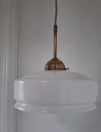 Artdeco hanglamp. Opaline glas en messing armatuur., Huis en Inrichting, Lampen | Hanglampen, Ophalen of Verzenden, Zo goed als nieuw