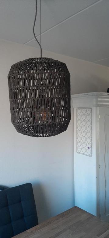 Drie keer lampen beschikbaar voor biedingen