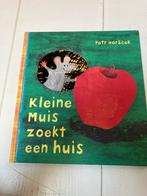 Kleine Muis Zoekt Een Huis - Petr Horáček, Ophalen of Verzenden, Zo goed als nieuw, Prentenboek