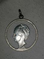 2,5 gulden Wilhelmina munt hanger uitgezaagd, Ophalen of Verzenden, Overige soorten, Nederland, Embleem of Badge