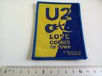 U2 mooie en originele 1990 patch love comes to town patch, Verzamelen, Muziek, Artiesten en Beroemdheden, Nieuw, Kleding, Verzenden