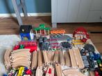 Grote doos met houten treinen, Kinderen en Baby's, Speelgoed | Houten speelgoed, Ophalen, Zo goed als nieuw, Overige typen
