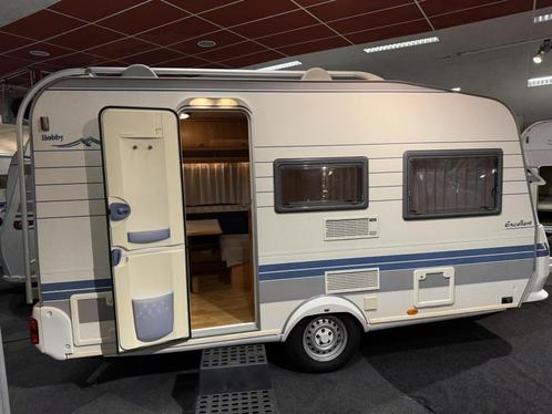 HOBBY DE LUXE Easy 400 SF VASTBED TREINZIT VOORTENT 825KG, Caravans en Kamperen, Caravans, Bedrijf, 750 - 1000 kg, Treinzit, Hobby