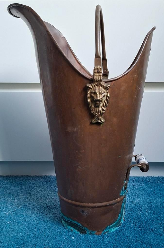 Antieke koperen kolenkit met leeuwenkoppen., Antiek en Kunst, Antiek | Koper en Brons, Ophalen of Verzenden