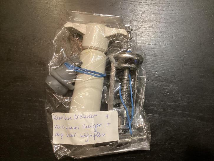 Vintage wijnkurkenttekker plus vaciuumpomp en dop, Antiek en Kunst, Antiek | Keukenbenodigdheden, Ophalen of Verzenden