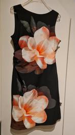 Wallis Feestjurk met bloemenprint - Maat 44, Kleding | Dames, Jurken, Maat 42/44 (L), Ophalen of Verzenden, Zo goed als nieuw
