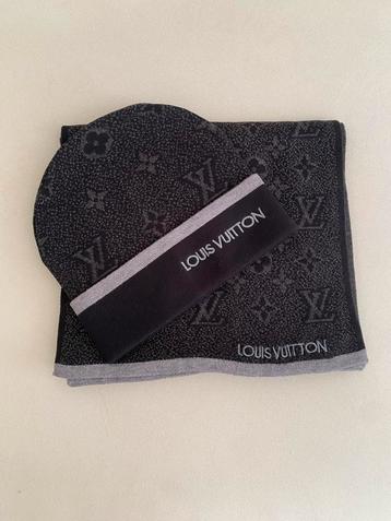 Exclusieve louis vuttion setje (sjaal/muts) beschikbaar voor biedingen