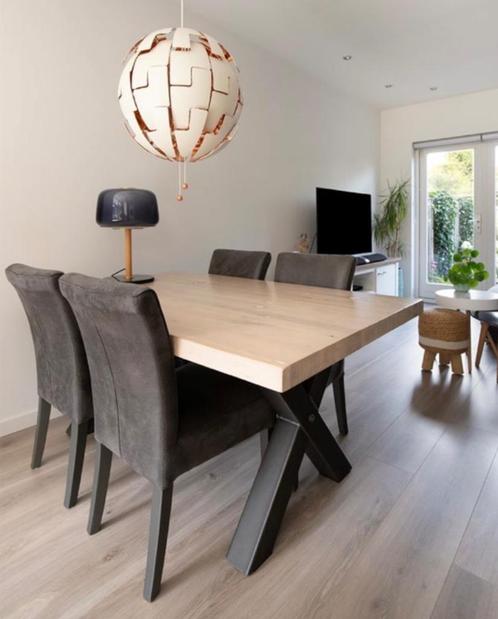 Massief eiken houten eettafel, 4 stoelen & een lamp, Huis en Inrichting, Tafels | Eettafels, Gebruikt, 50 tot 100 cm, 150 tot 200 cm