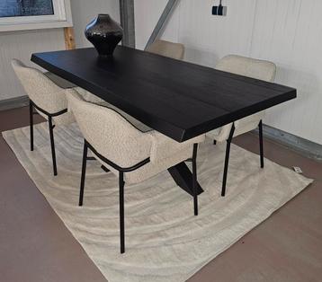 Boomstam Eettafel + Salontafel + 4 Kuipstoelen Showroommodel beschikbaar voor biedingen