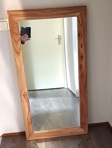 Spiegel beschikbaar voor biedingen