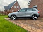 Skoda Karoq 1.0 TSI Greentech 115pk automaat 2 jaar APK NL, Auto's, 65 €/maand, Electronic Stability Program (ESP), 680 kg, 1261 kg