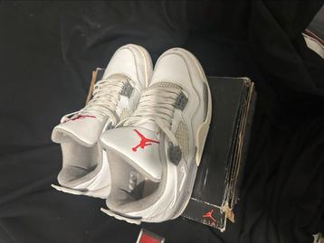 NIKE AIR JORDAN 4 RETRO WHITE OREO beschikbaar voor biedingen