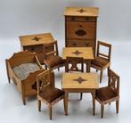 Antiek meubelset voor het poppenhuis, Verzamelen, Ophalen of Verzenden, Gebruikt, Poppenhuis