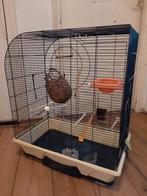 Te koop! Ferplast merk vogel Kooi met spullen., Dieren en Toebehoren, Ophalen, Zo goed als nieuw, Metaal, Vogelkooi