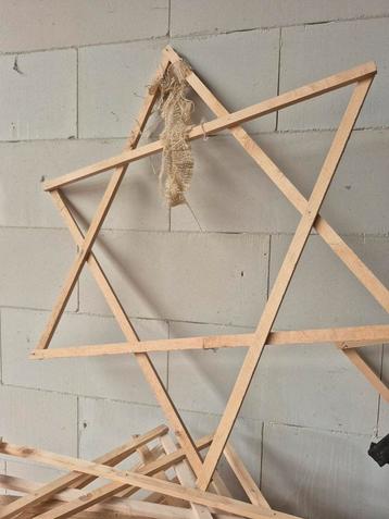 30 houten kerststerren 80x70  beschikbaar voor biedingen