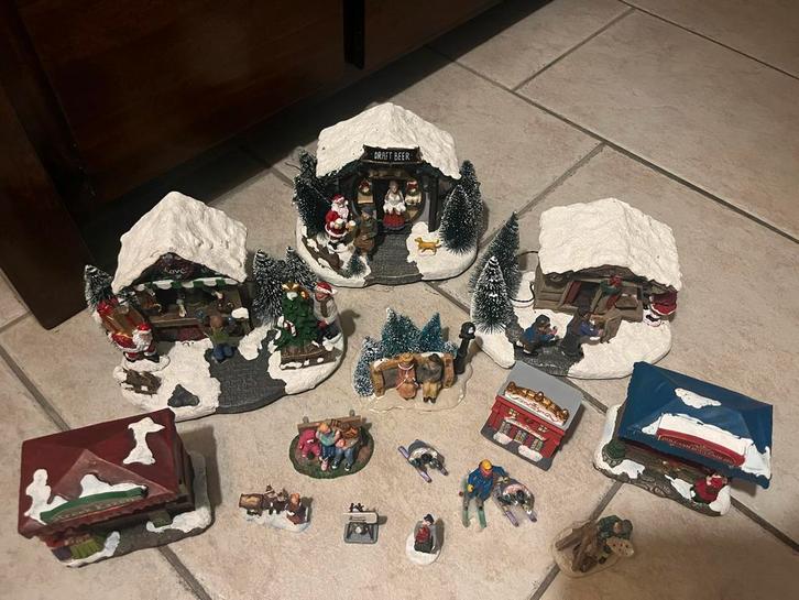 Kerstdorp kerst huisje en Figuren ( geen lemax ), Diversen, Kerst, Zo goed als nieuw, Ophalen of Verzenden