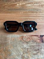Meller Zonnebril - Stijlvol en Beschermend!, Overige merken, Zonnebril, Zwart, Ophalen of Verzenden