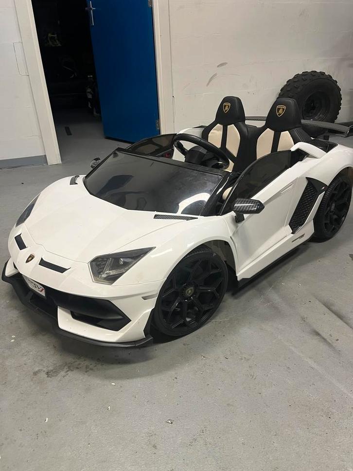 Lamborghini svj drift auto en gewoon rijden pro 2 kinderen, Kinderen en Baby's, Speelgoed | Buiten | Accuvoertuigen, Zo goed als nieuw