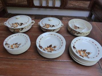 Antiek compleet servies, Saint Armand France beschikbaar voor biedingen