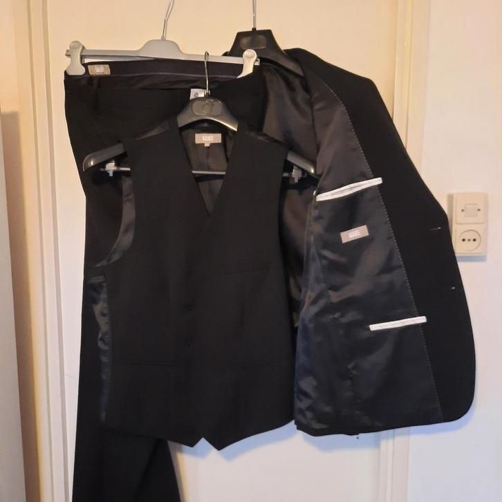 Herenkostuum.  Zwart  WE. Maat 50, Kleding | Heren, Kostuums en Colberts, Zo goed als nieuw, Maat 48/50 (M), Zwart, Ophalen of Verzenden