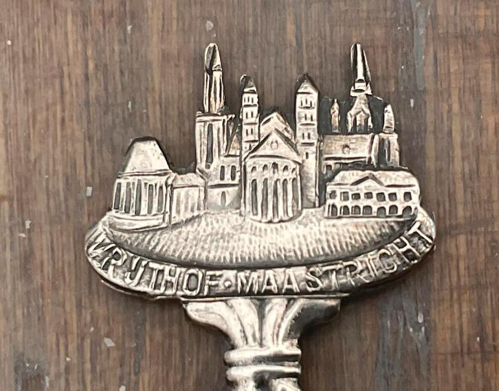 Lepeltje uit Maastricht, Antiek en Kunst, Antiek | Bestek, Ophalen of Verzenden