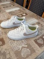 Nike dames, Ophalen of Verzenden, Zo goed als nieuw, Overige kleuren