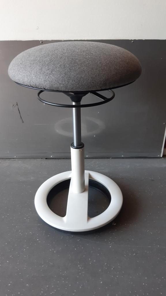 Topstar Sitness ergonomische zitkruk, Huis en Inrichting, Bureaustoelen, Gebruikt, Bureaukruk, Grijs, Ophalen