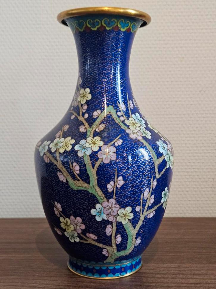 Grote Chinese cloisonné vaas met bloesem en vogel 26 cm, Antiek en Kunst, Antiek | Vazen, Ophalen of Verzenden