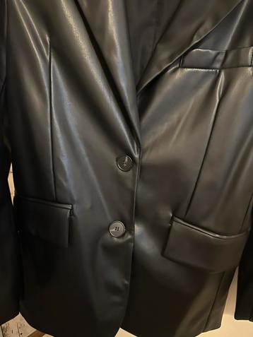 bershka imitatieleren jas beschikbaar voor biedingen
