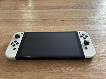 Nintendo Switch OLED (inclusief veel extra accessoires) beschikbaar voor biedingen