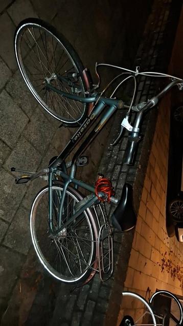 Oude maar goed werkende gazzele fiets beschikbaar voor biedingen