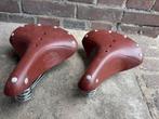 *Twee klassieke leren fietszadels met vering – retro stijl*, Ophalen of Verzenden, Nieuw, Oldtimer, Zadel