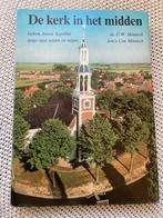 De kerk in het midden - Kerken, hoven, kapellen, Ophalen of Verzenden, Gelezen, Christendom | Katholiek