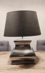 Grote tafellamp zilveren voet grijs-bruine kap (51,5cm hoog), Huis en Inrichting, Lampen | Tafellampen, Gebruikt, Metaal, 50 tot 75 cm