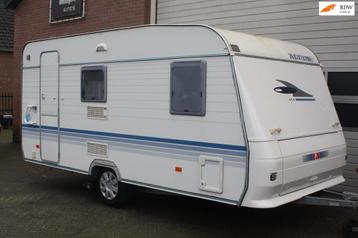 Adria 5204 Garantie, 4 Persoons, douche, vast toilet, midden