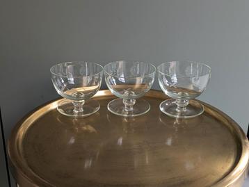 koop: Set van 3 antieke coupe glazen met onderschotel  beschikbaar voor biedingen