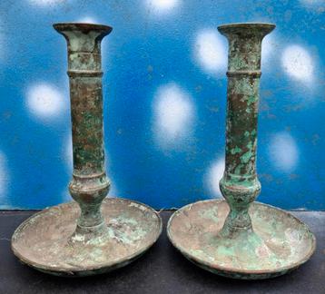 Kandelaar.  Ouderdoms patina.  20 cm. 2 stuks.  beschikbaar voor biedingen
