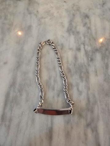 Mooi zilver armbandje,met naamplaatje ongegraveerd, gemerkt. beschikbaar voor biedingen
