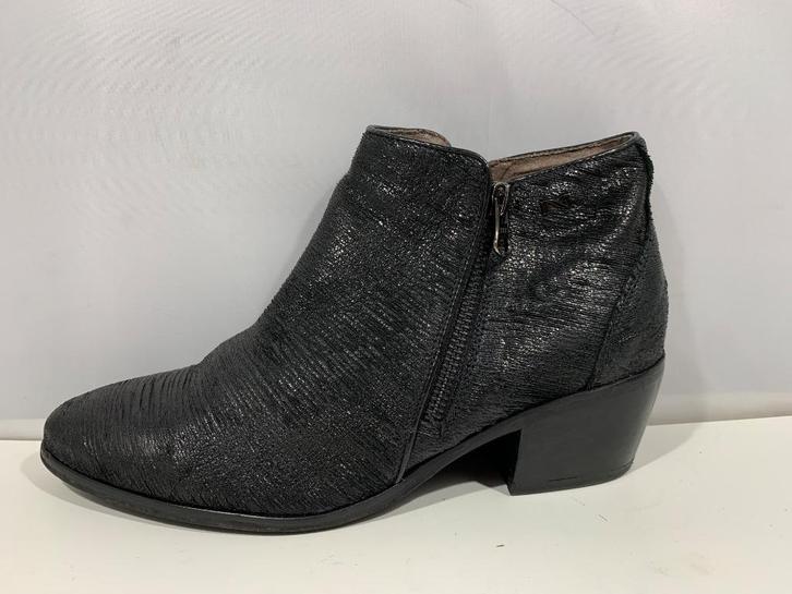 Nero Giardini,mt 39. Stijlvolle zwarte laarsjes met reliëf, Kleding | Dames, Schoenen, Zo goed als nieuw, Lage of Enkellaarzen