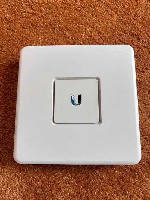 Ubiquiti UniFi Security Gateway (USG) – compleet met adapter, Computers en Software, Routers en Modems, Gebruikt, Router, Ophalen