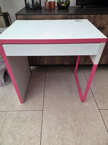 Ikea Micke Bureau  beschikbaar voor biedingen