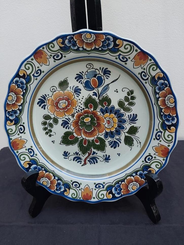 Delfts Polychroom Wandbord - Bloemenmotief, Antiek en Kunst, Antiek | Wandborden en Tegels, Ophalen of Verzenden
