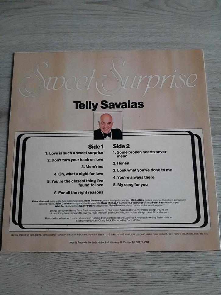 Stijlvolle staande lamp met witte veren, Huis en Inrichting, Lampen | Vloerlampen, Nieuw, 150 tot 200 cm, Metaal, Stof, Ophalen of Verzenden