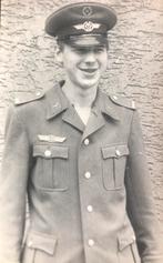 DDR Zw/w portretfoto NVA Soldaat luchtmacht, Verzamelen, Militaria | Algemeen, Verzenden, Luchtmacht, Duitsland, Embleem of Badge