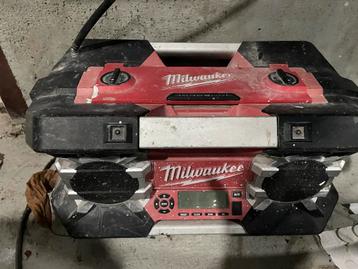 Milwaukee Bouwradio - Robuust en Krachtig! beschikbaar voor biedingen