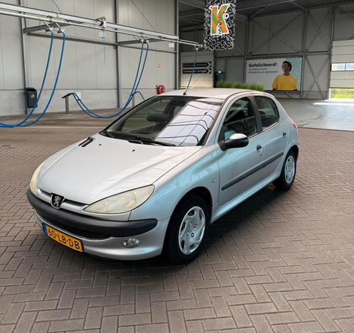 Peugeot 206 1.4 – Betrouwbare en zuinige stadsauto, Auto's, Peugeot, Particulier, Benzine, Hatchback, Handgeschakeld, Zilver of Grijs