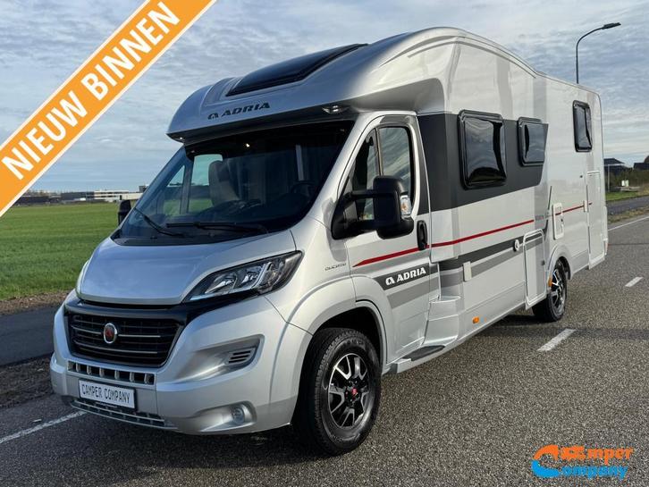 Adria Matrix Platinum 670 SBC Queensbed / Hefbed/ 5 persoons, Caravans en Kamperen, Campers, Bedrijf, tot en met 5, Half-integraal