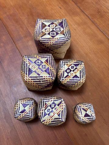 6 in elkaar passende doosjes uit Madagascar beschikbaar voor biedingen