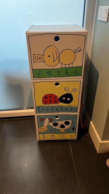 Speelgoed kast diepe lades beschikbaar voor biedingen